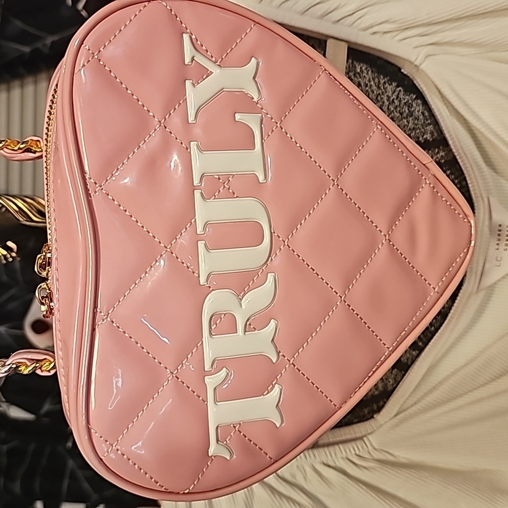 NWOT CUTE TRULY VEGAN LEATHER BAG - Picture 3 of 5